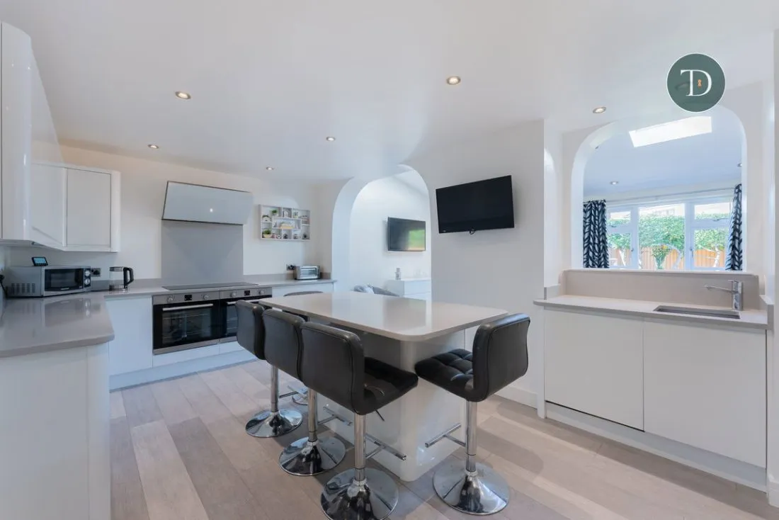 Chester Road, Whitby, CH66 2NY, photo 5
