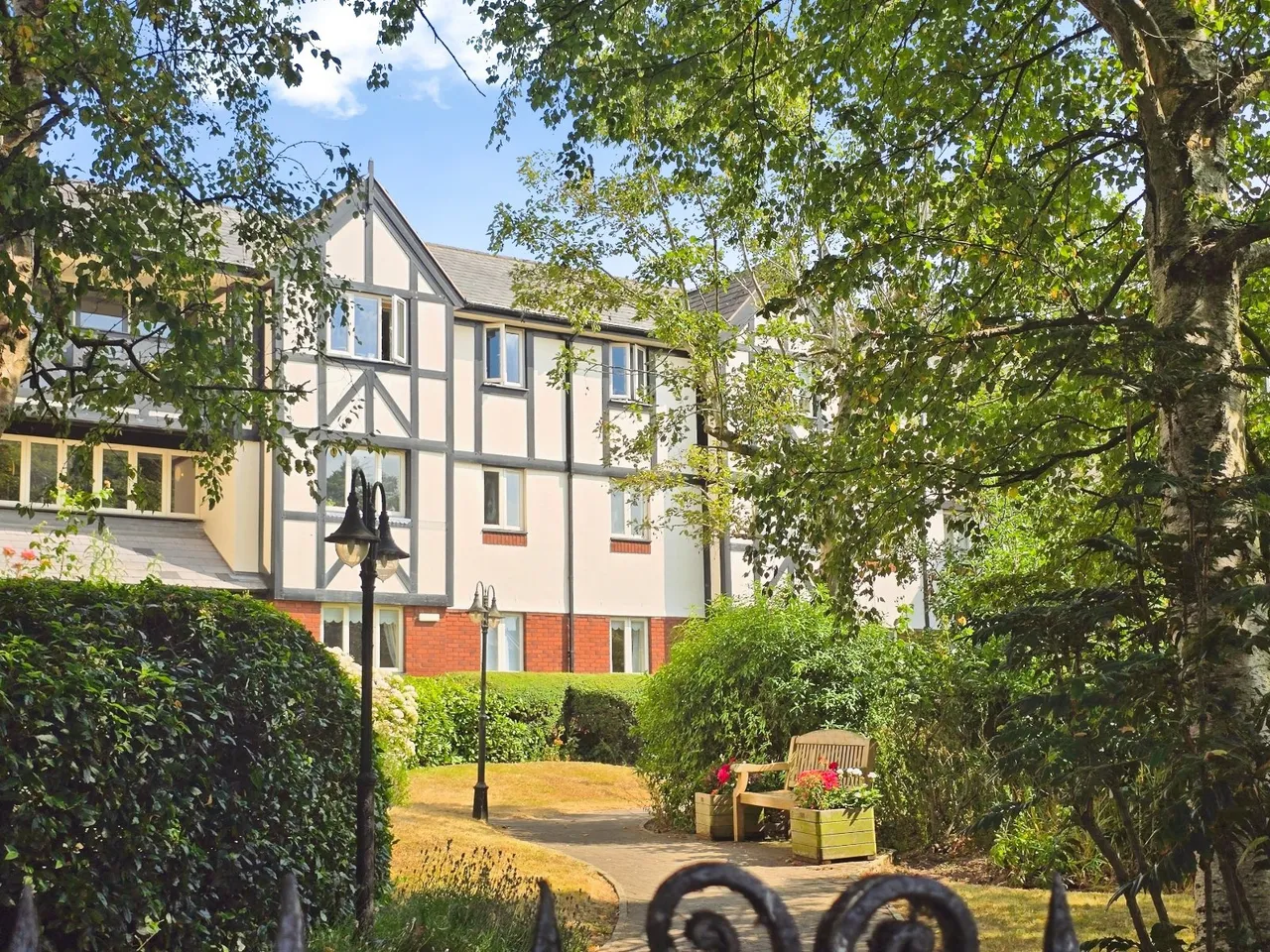 2 bed flat for sale, Queens Park House, Queens Park View, CH4