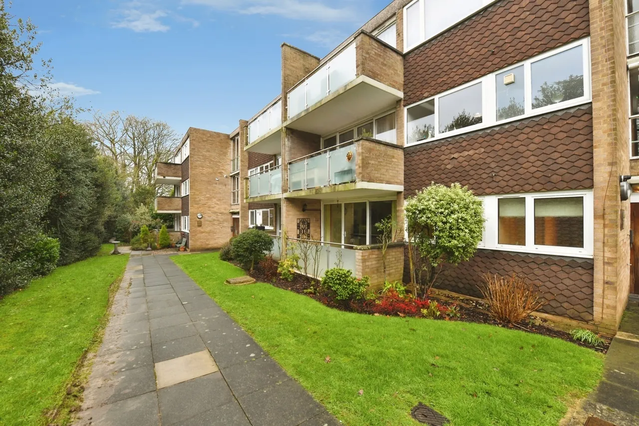 Sawyers Hall Lane, Brentwood, Essex, CM15, photo 2