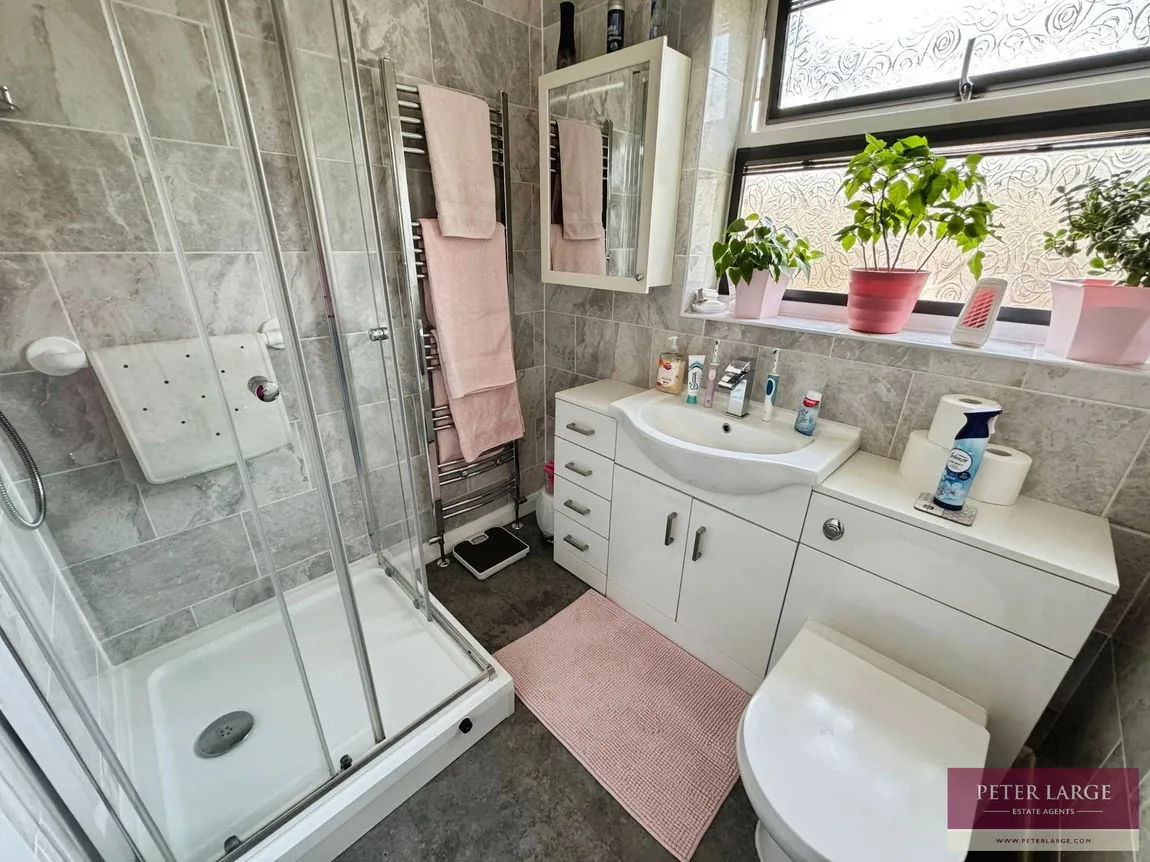Ffordd Derwen, Rhyl, Denbighshire, LL18 2RN, photo 10