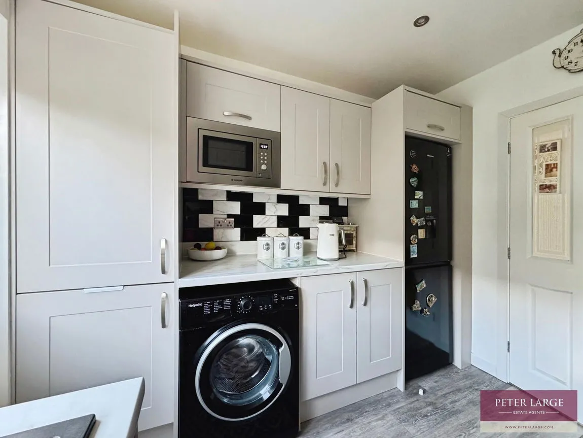 Ffordd Derwen, Rhyl, Denbighshire, LL18 2RN, photo 5