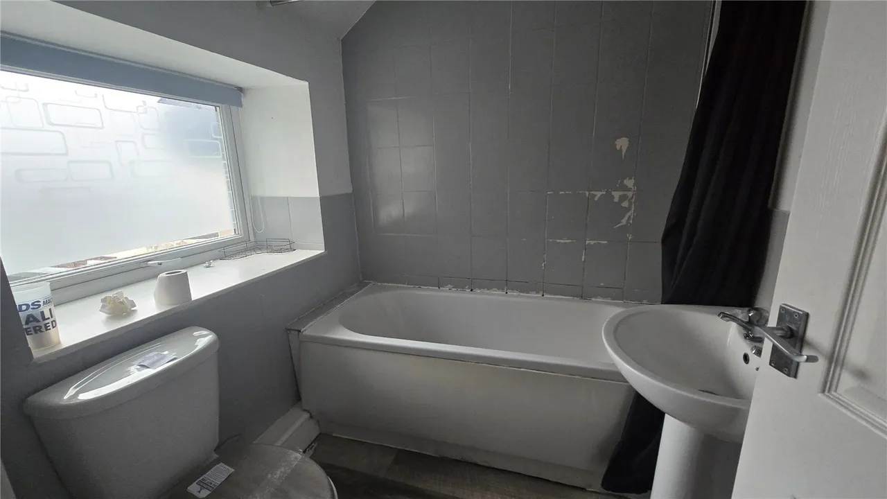Porthdafarch Road, Holyhead, LL65, photo 11