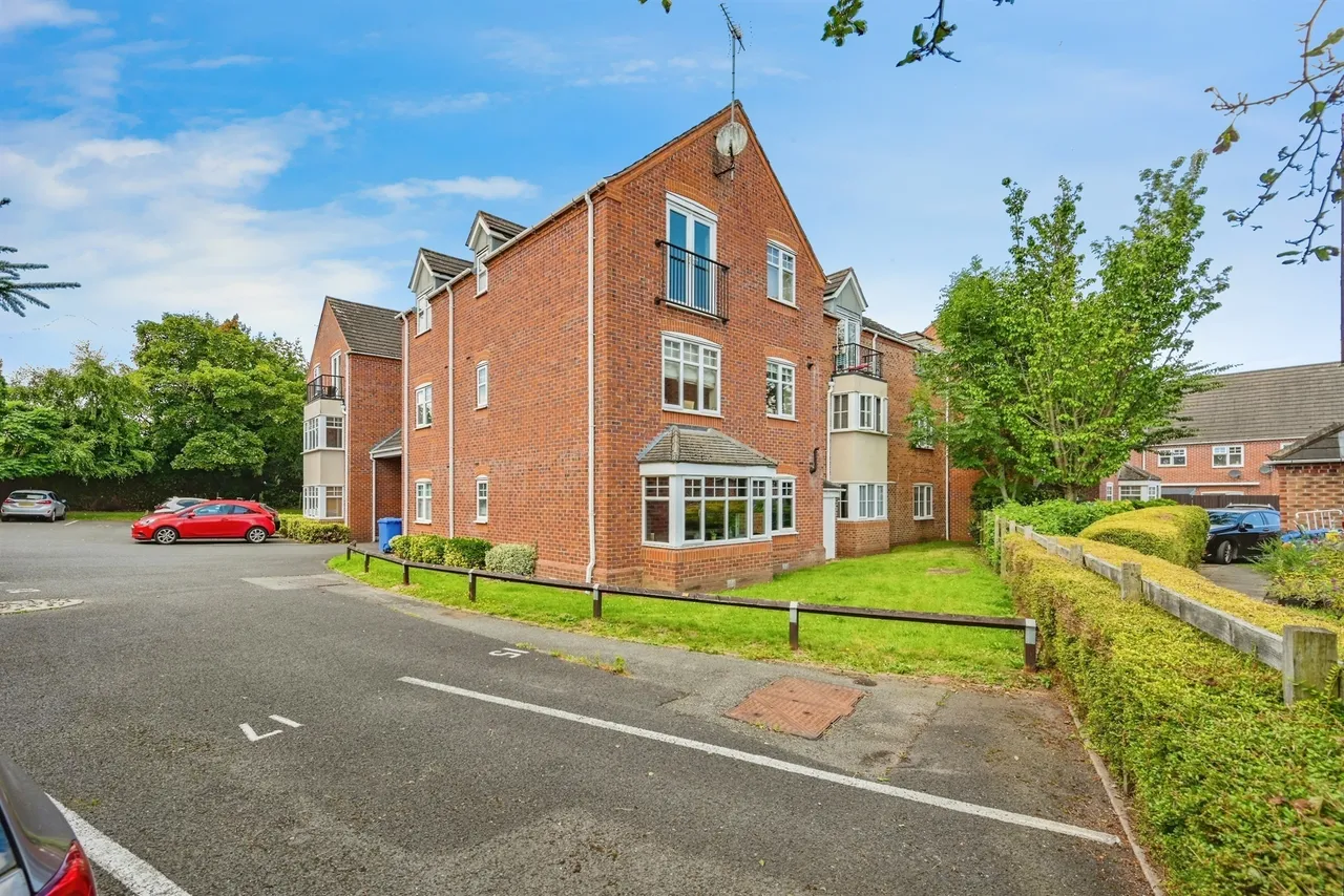 2 bed flat for sale — Mulberry Drive, Lichfield