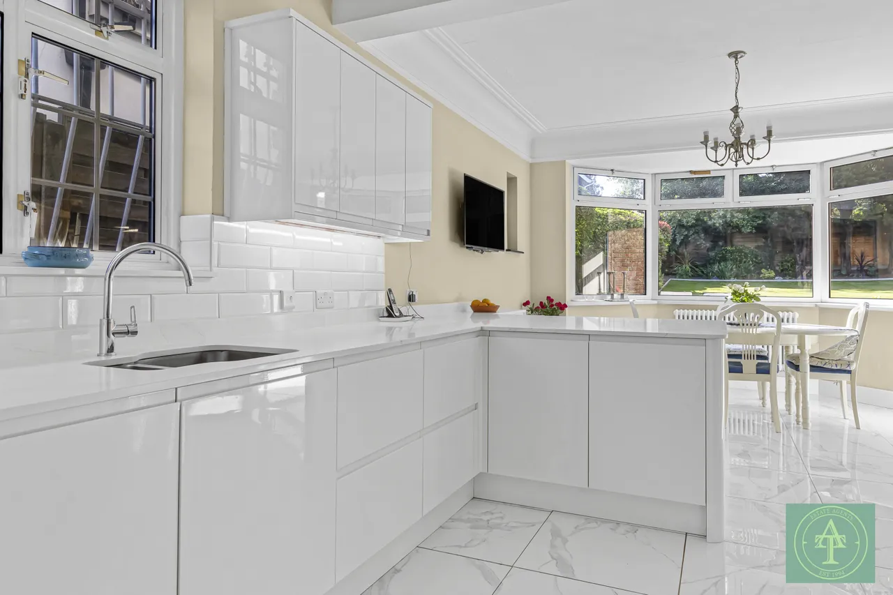 Parkway, Southgate, London, N14, photo 13