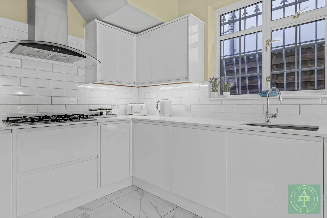 Parkway, Southgate, London, N14, photo 17