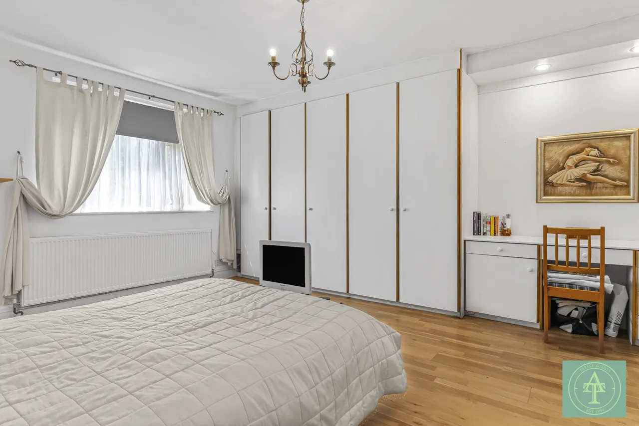 Parkway, Southgate, London, N14, photo 28