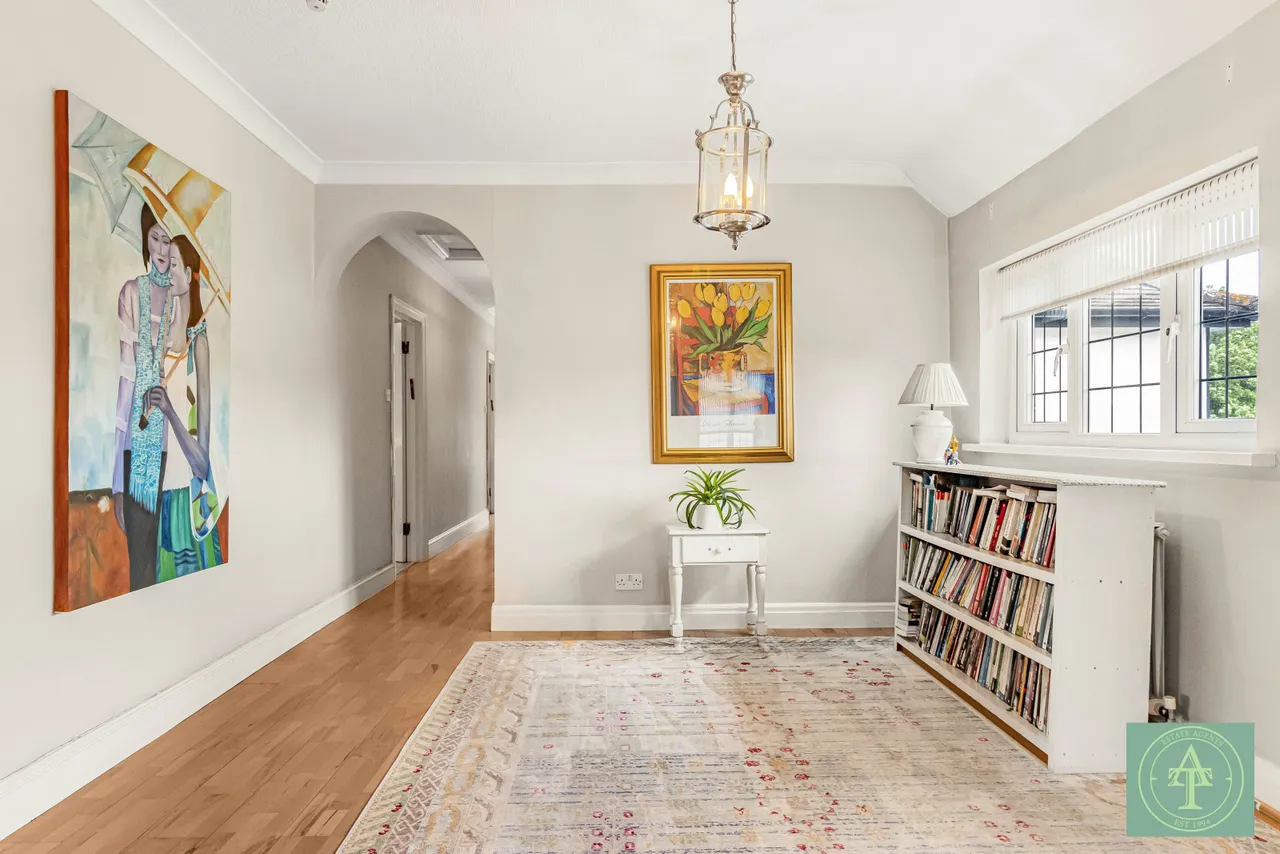 Parkway, Southgate, London, N14, photo 19