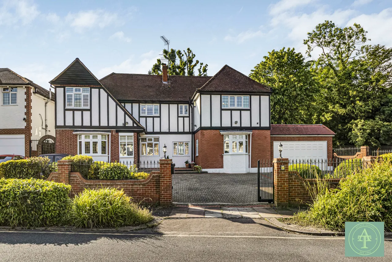 6 bed house for sale — Parkway, Southgate, London, N14