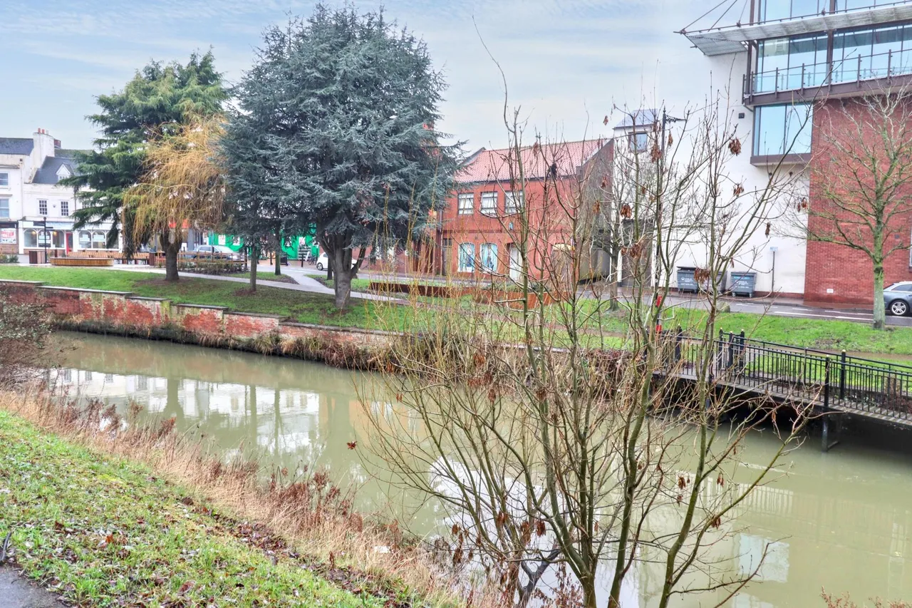 High Street, Spalding, PE11, photo 11