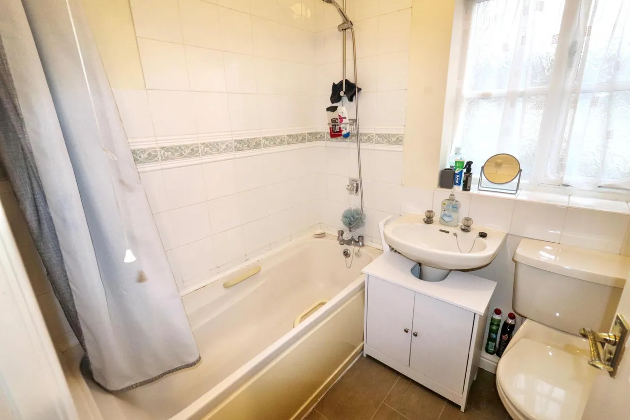 High Street, Spalding, PE11, photo 8