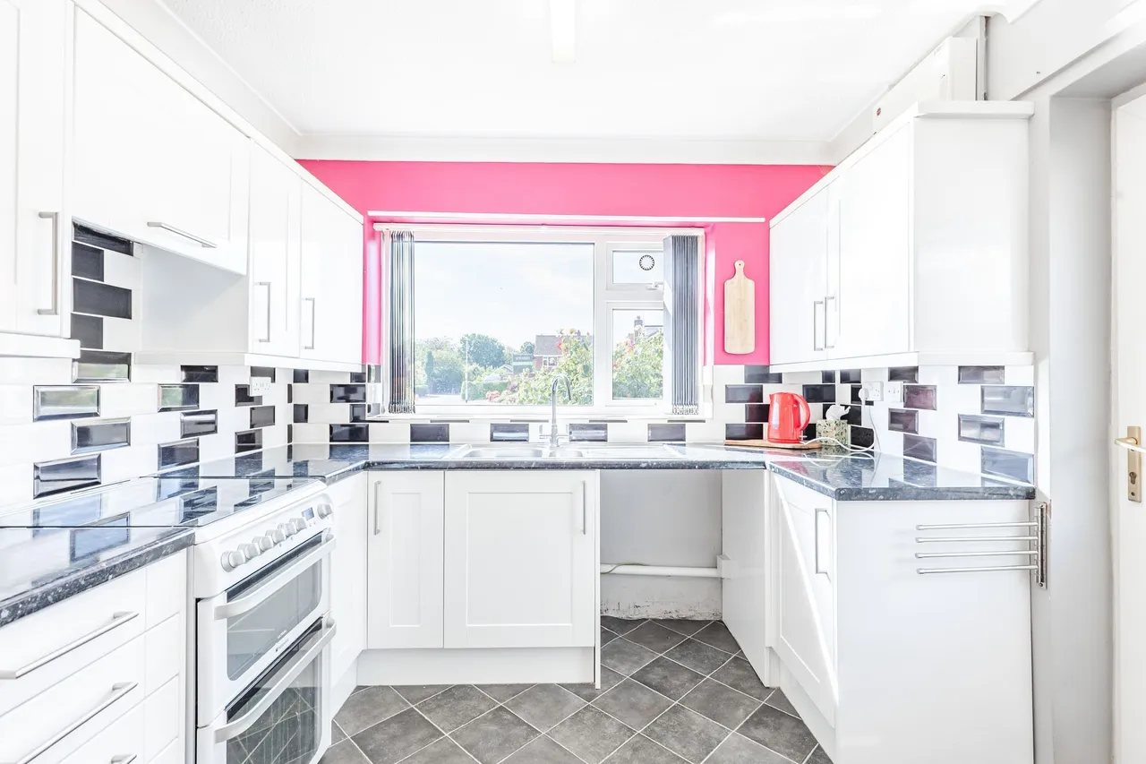 Detached Bungalow in Holt, photo 3
