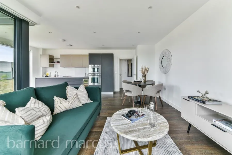 2 bed flat to rent — Watteau Square, Croydon