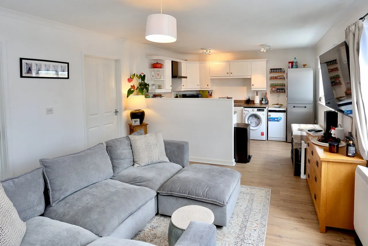 Flat 3, Hen Clawdd, St. Michaels Road, Abergavenny, Monmouthshire, NP7 5AY, photo 3
