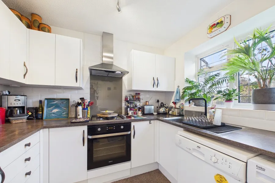 Corbett Drive, Lightwater, GU18, photo 2