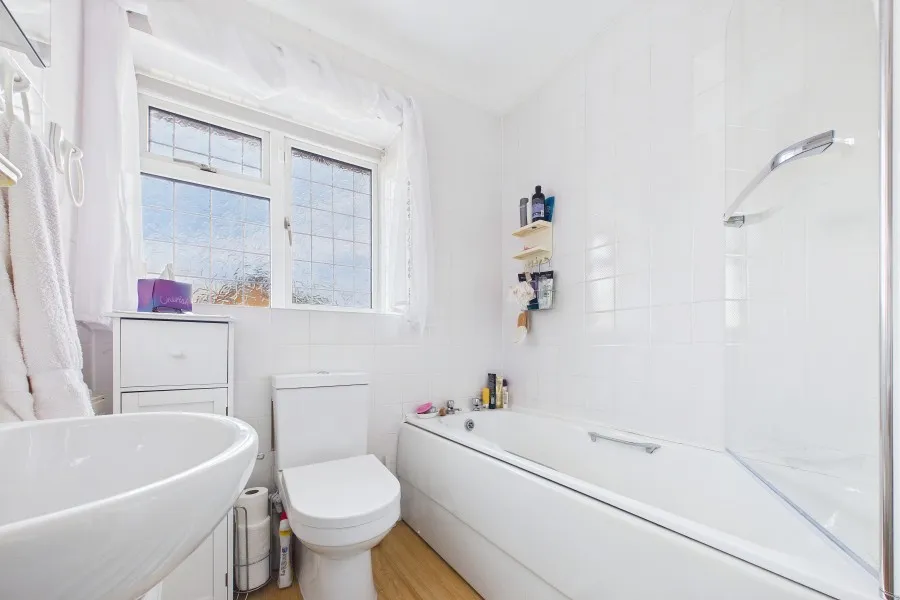Corbett Drive, Lightwater, GU18, photo 6