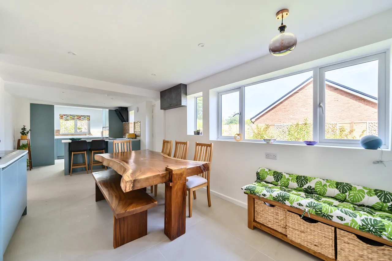 Halls Farm Close, Winchester, SO22, photo 2