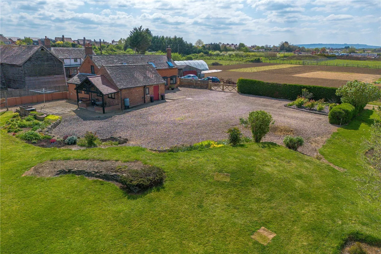 Bretforton Road, Badsey, WR11, photo 10