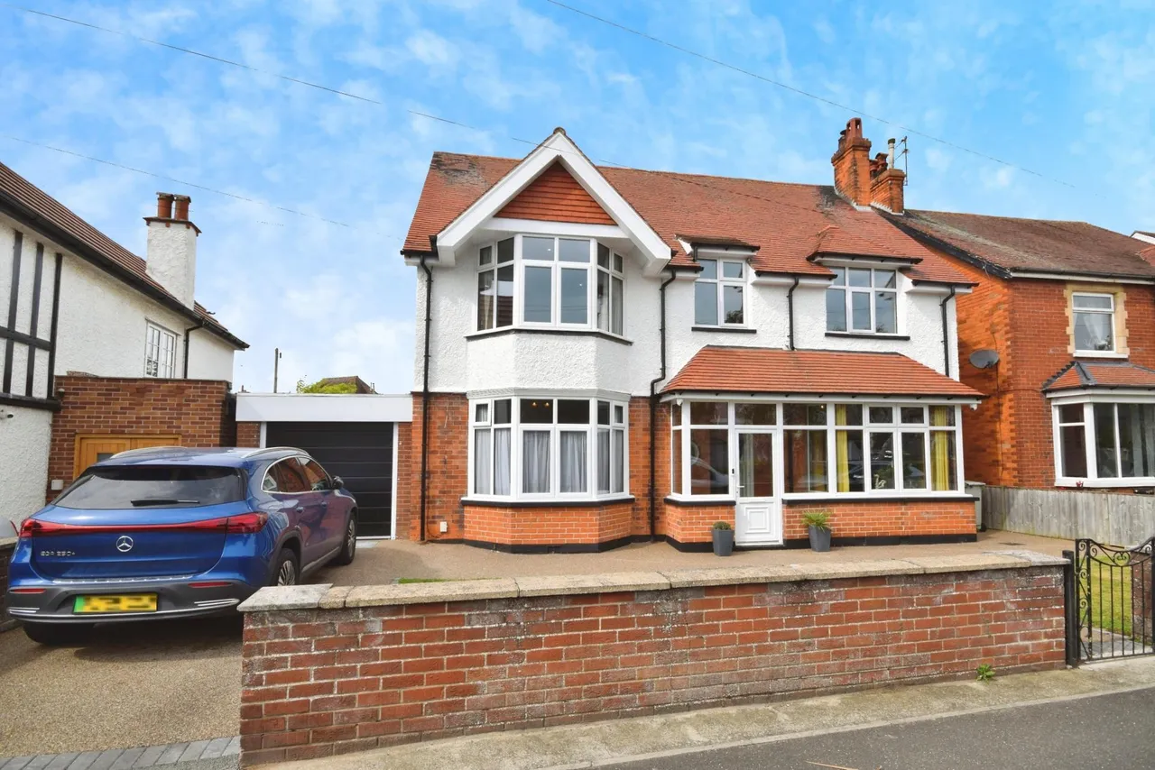 5 bed house for sale, Drummond Road, Skegness, PE25