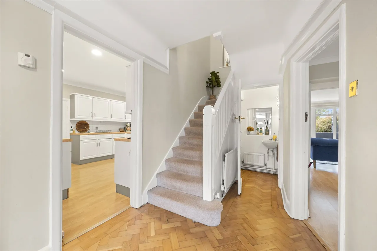 Grove Way, Esher, KT10, photo 4
