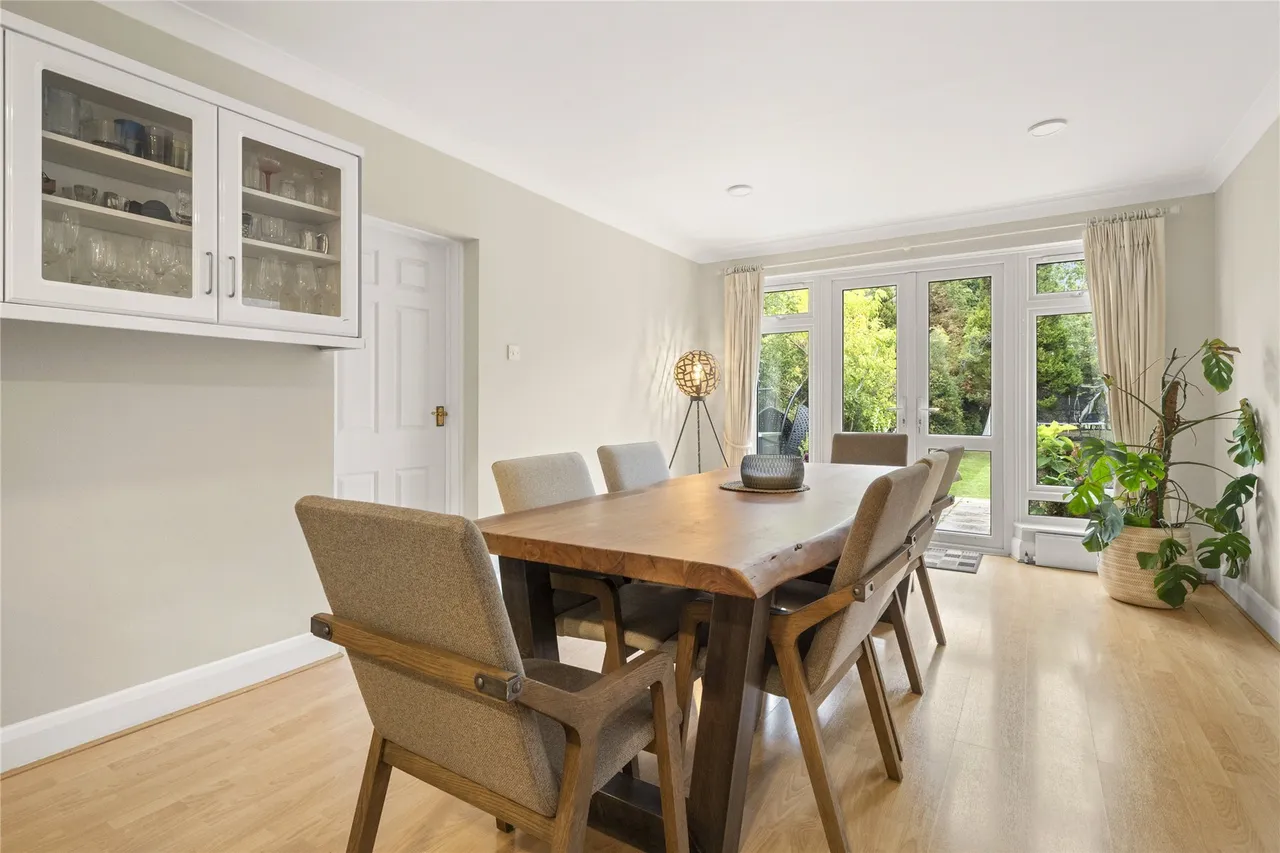 Grove Way, Esher, KT10, photo 2
