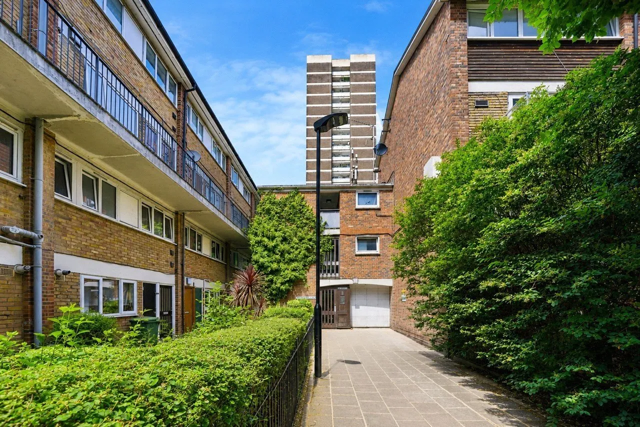 3 bed flat for sale — Windmill Lane, London, E15