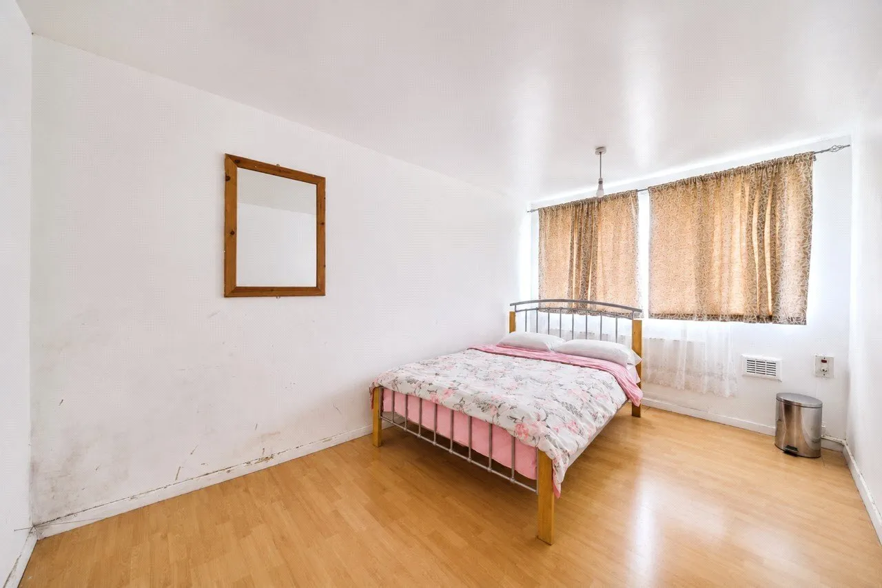 Windmill Lane, London, E15, photo 5