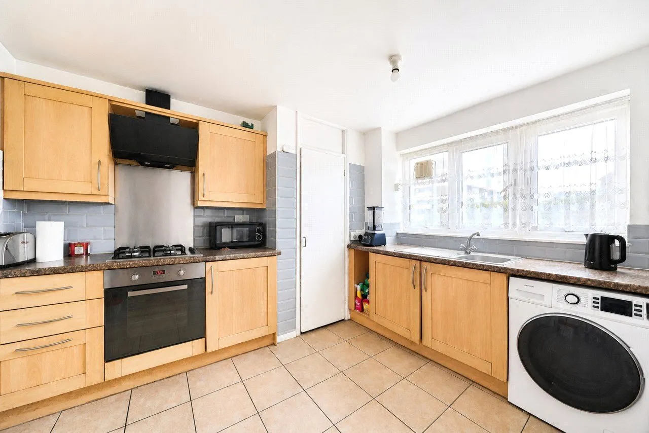Windmill Lane, London, E15, photo 4