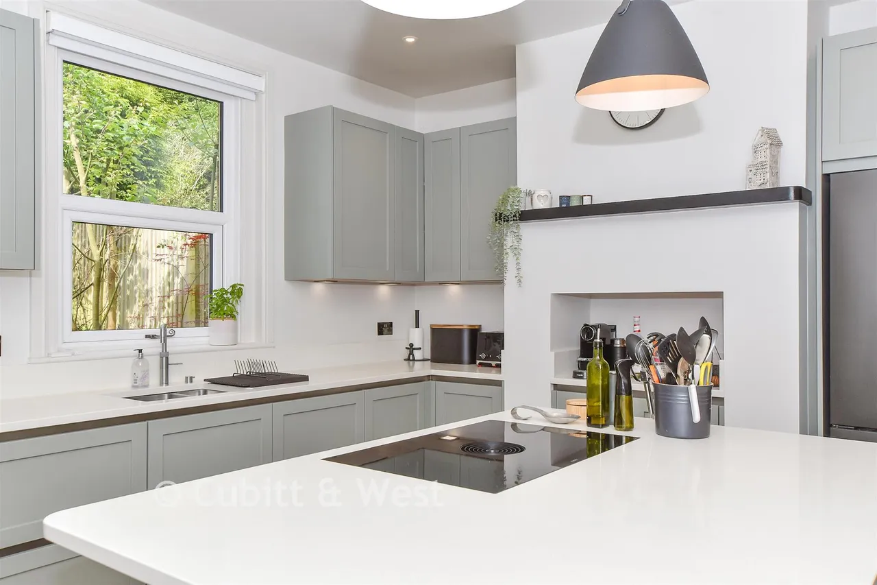 College Lane, East Grinstead, RH19, photo 6