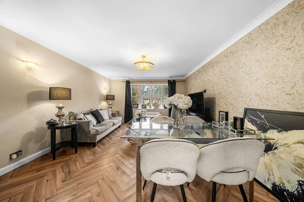 Queens Road, Weybridge KT13 0AB, photo 5