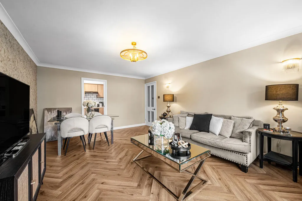 Queens Road, Weybridge KT13 0AB, photo 4