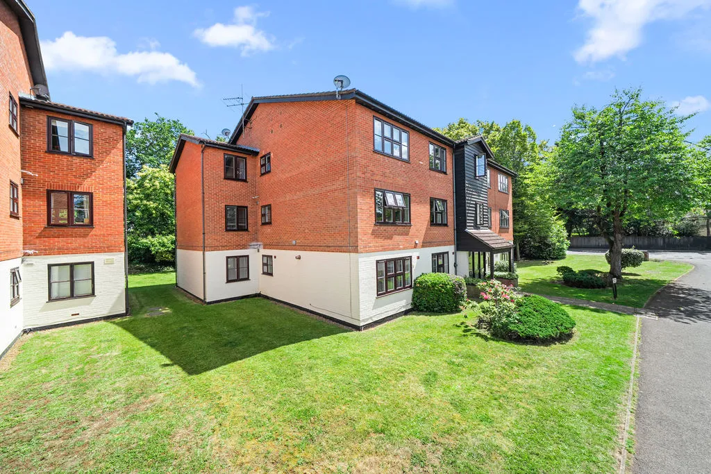Queens Road, Weybridge KT13 0AB, photo 13