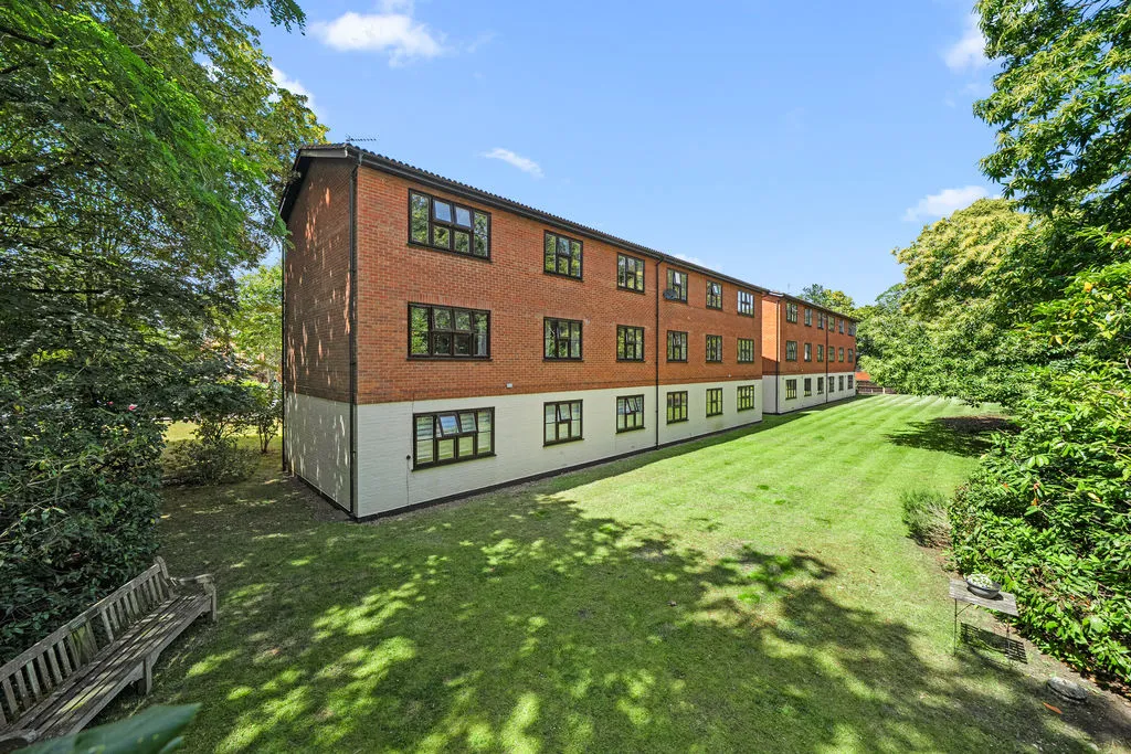 Queens Road, Weybridge KT13 0AB, photo 12