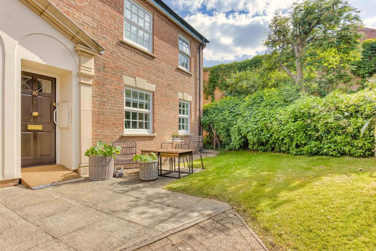 2 bed flat for sale, Eastgate Gardens, Taunton, TA1
