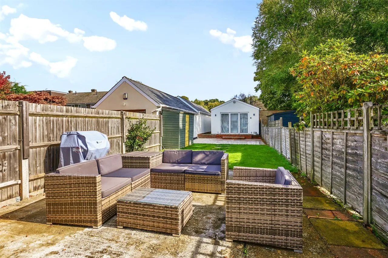 Salisbury Grove, Mytchett, Camberley, Surrey, GU16 6DA, photo 8