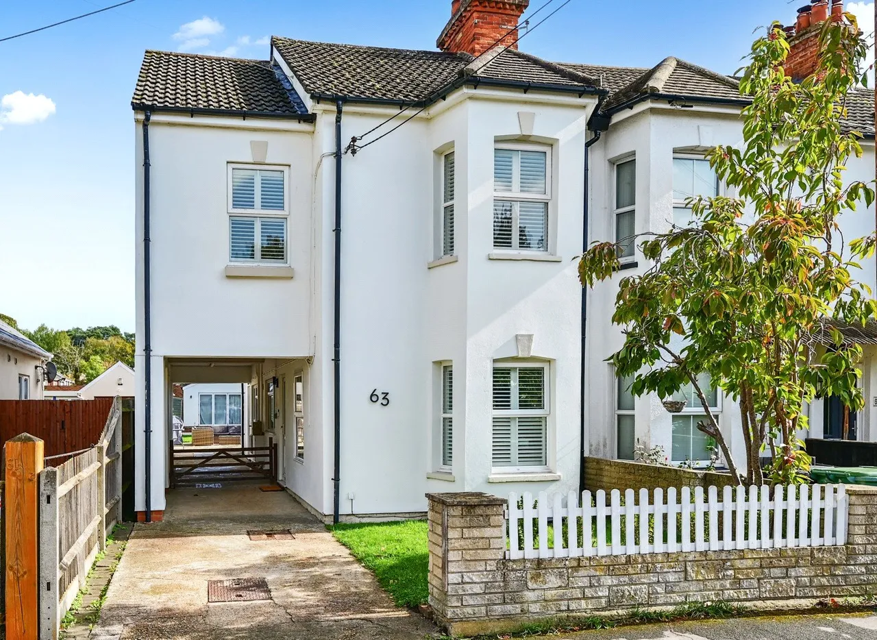 3 bed house for sale — Salisbury Grove, Mytchett, Camberley, Surrey, GU16 6DA