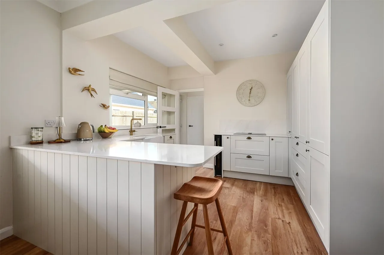 Salisbury Grove, Mytchett, Camberley, Surrey, GU16 6DA, photo 4