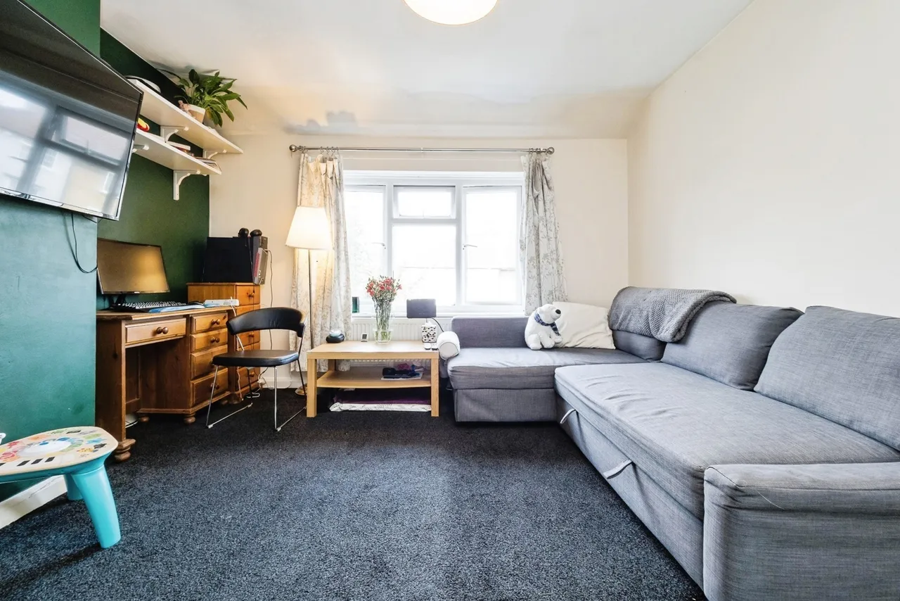 Arden Crescent, Dagenham, RM9, photo 5