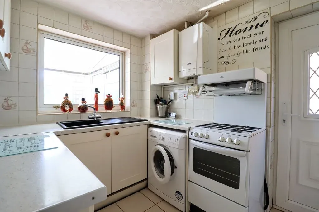 Nene Drive, Bletchley, Milton Keynes, Buckinghamshire, MK3 7BY, photo 3