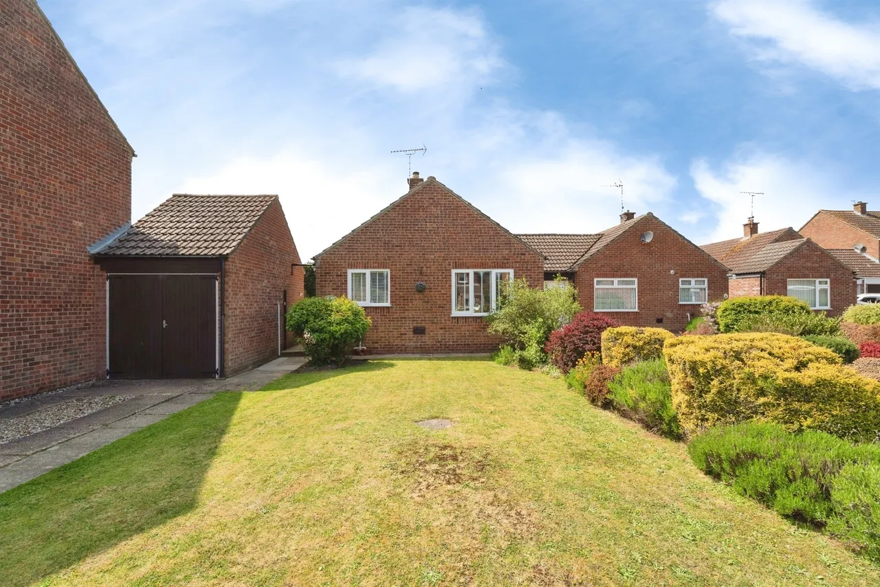 2 bed house for sale — Beresford Road, Holt