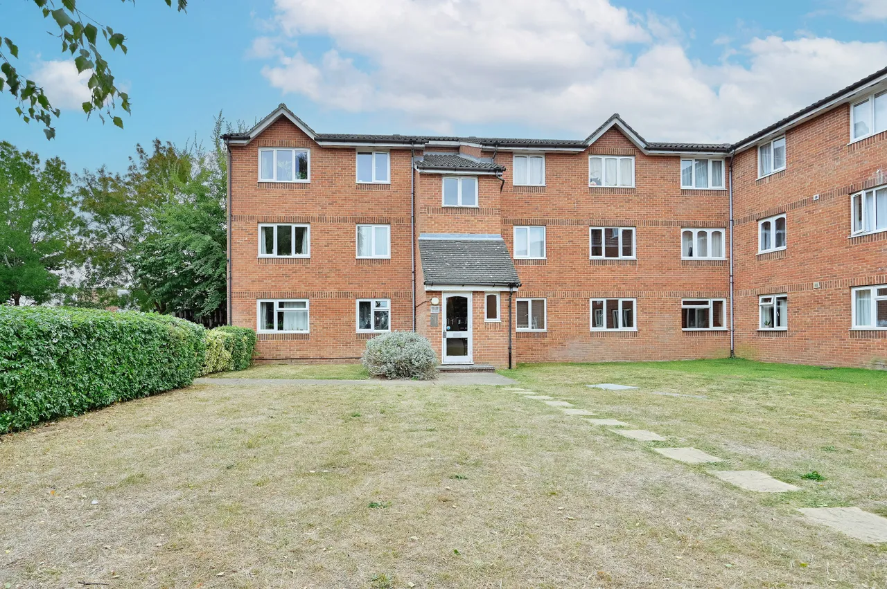1 bed flat for sale — 66 Southwold Road, Watford