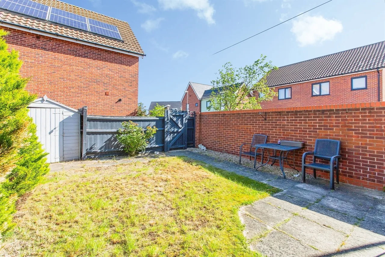 Vickers Way, Upper Cambourne, Cambridge, photo 4