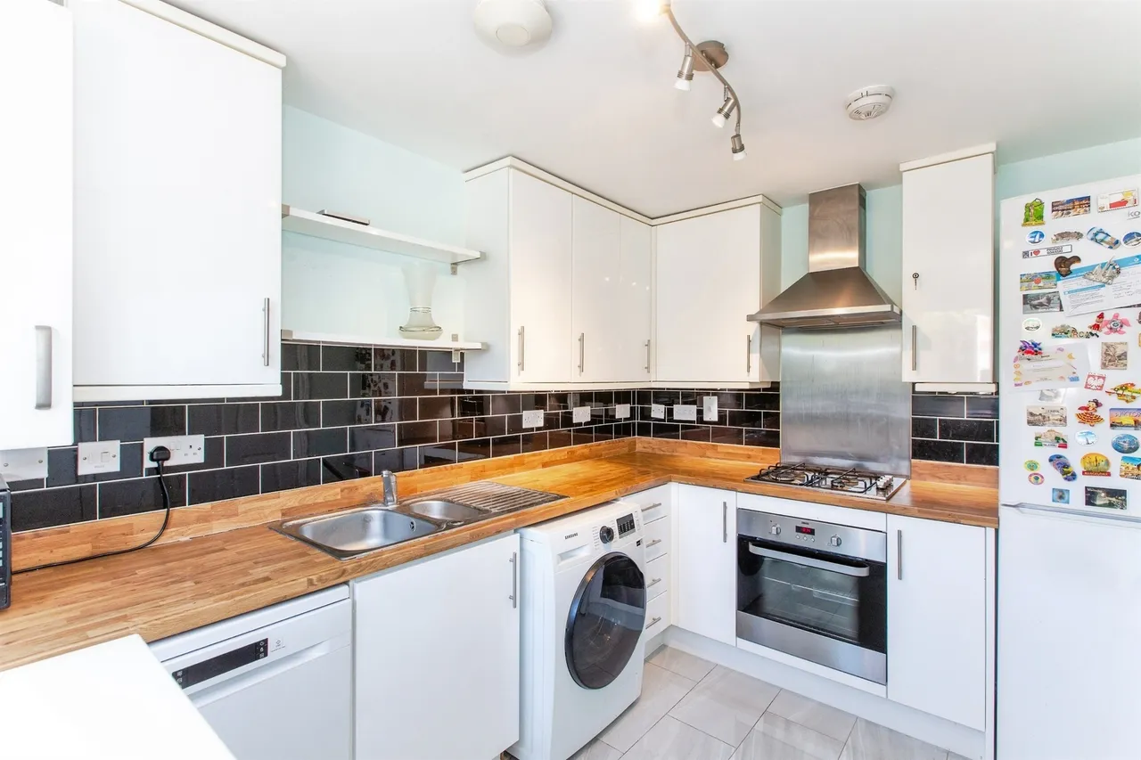 Vickers Way, Upper Cambourne, Cambridge, photo 2