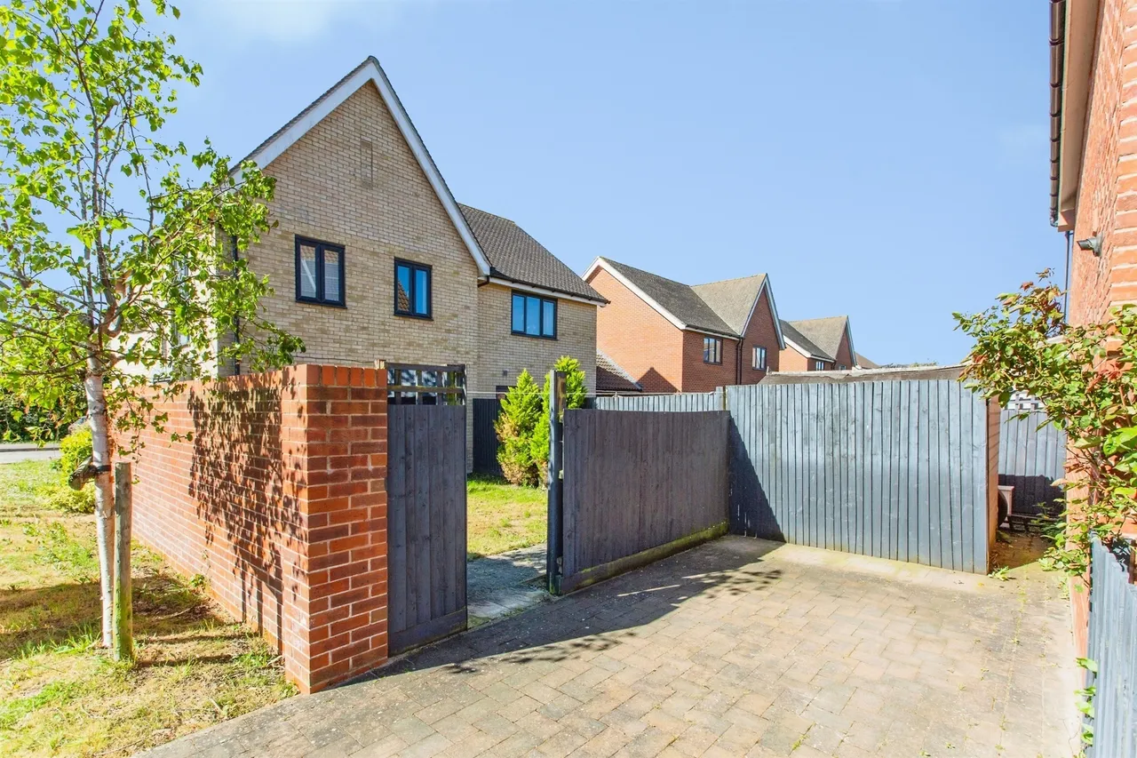 Vickers Way, Upper Cambourne, Cambridge, photo 12