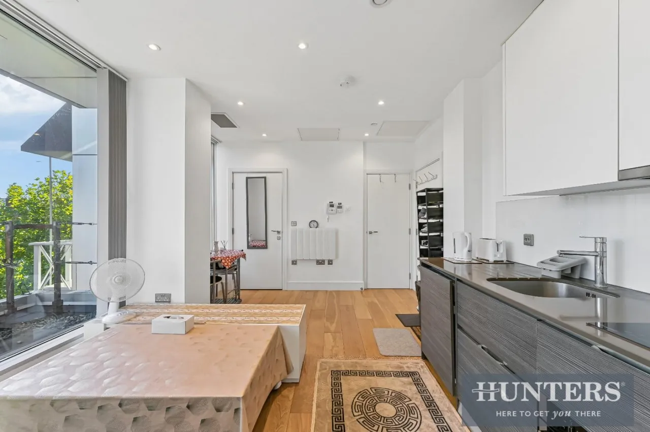 Staines Road, Hounslow, TW3, photo 2