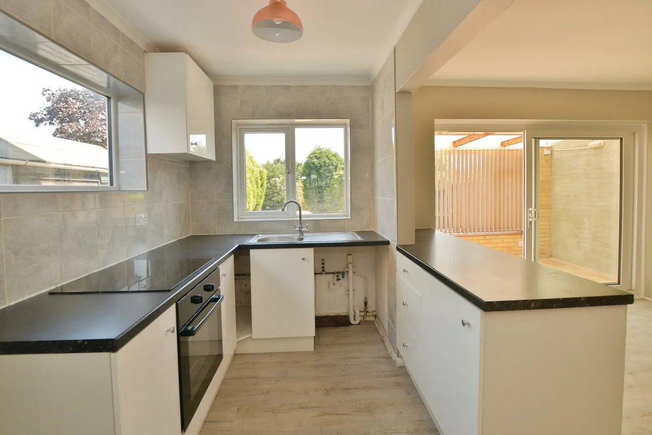 Manor Road, Lydd, Romney Marsh, Kent, TN29, photo 4