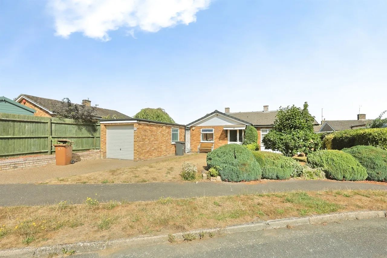 3 bed house for sale — Adastral Place, Swaffham
