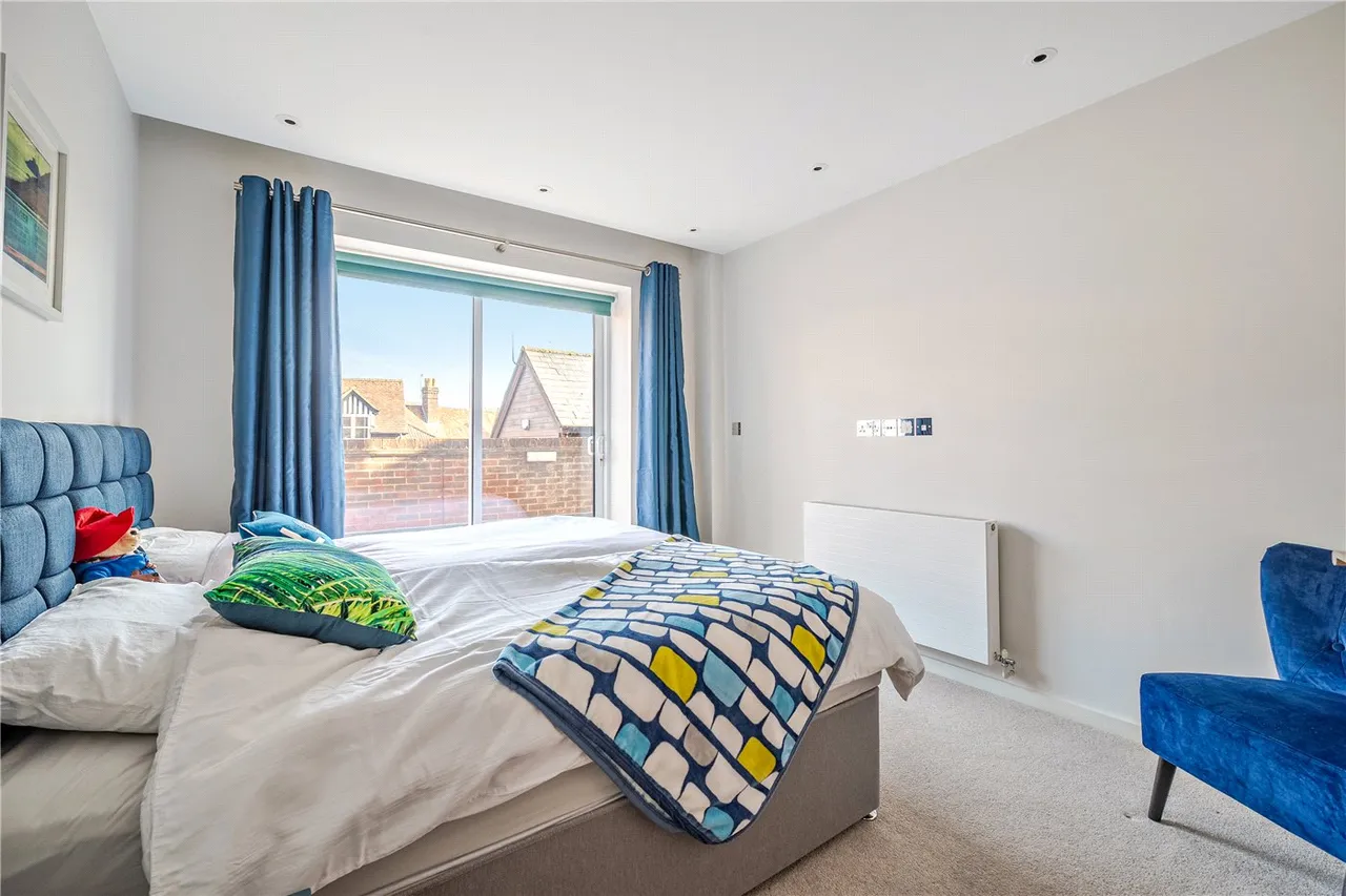 High Street, Marlborough, SN8, photo 17