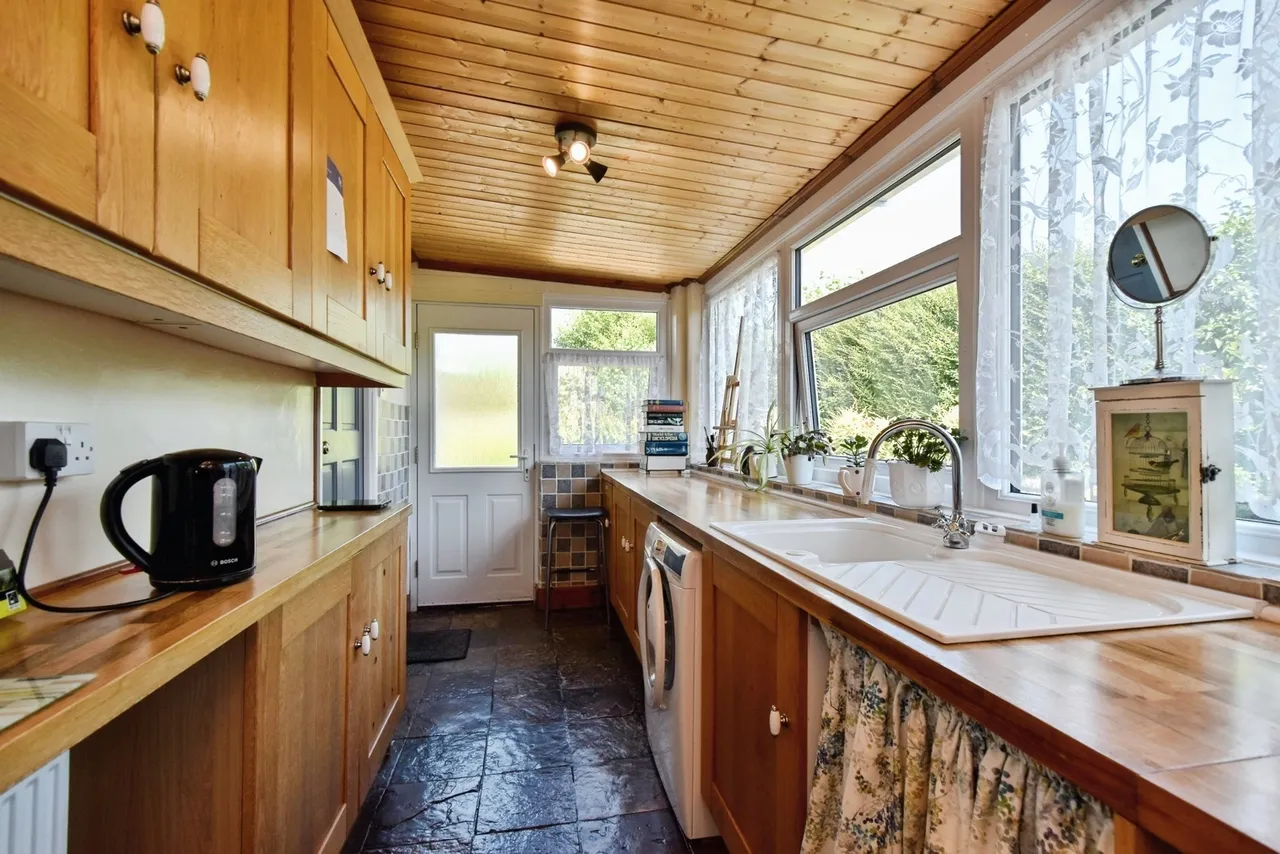 Llandeilo Road, Llandybie, SA18, photo 7