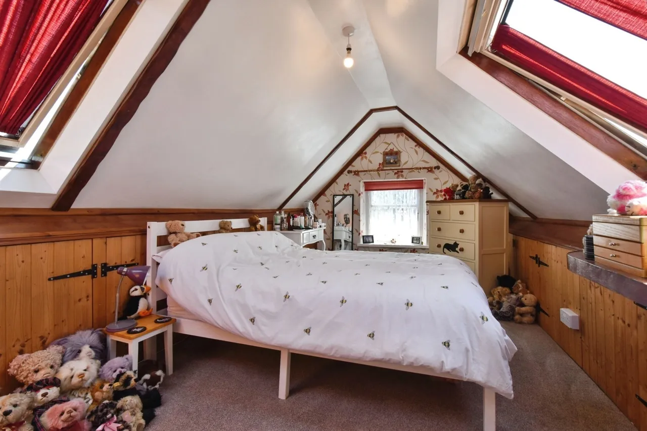 Llandeilo Road, Llandybie, SA18, photo 13
