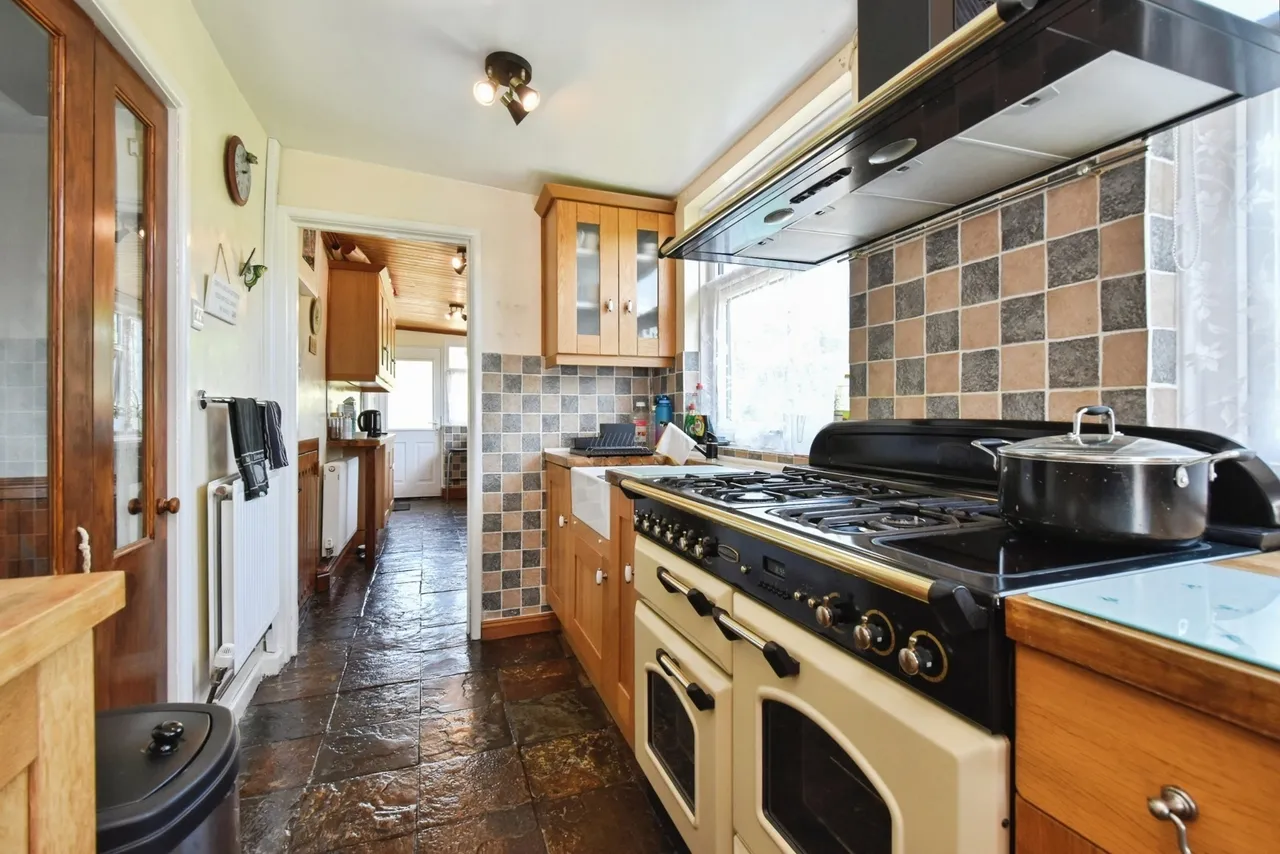 Llandeilo Road, Llandybie, SA18, photo 6